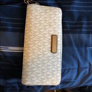 Michael kors large wristlet